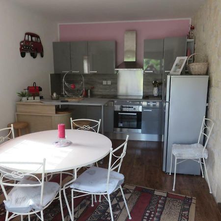 Charmant Appartement Saint Gely Cornillon Exteriör bild