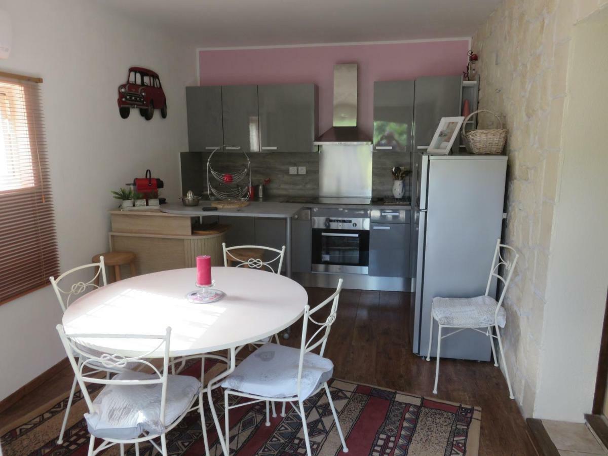 Charmant Appartement Saint Gely Cornillon Exteriör bild