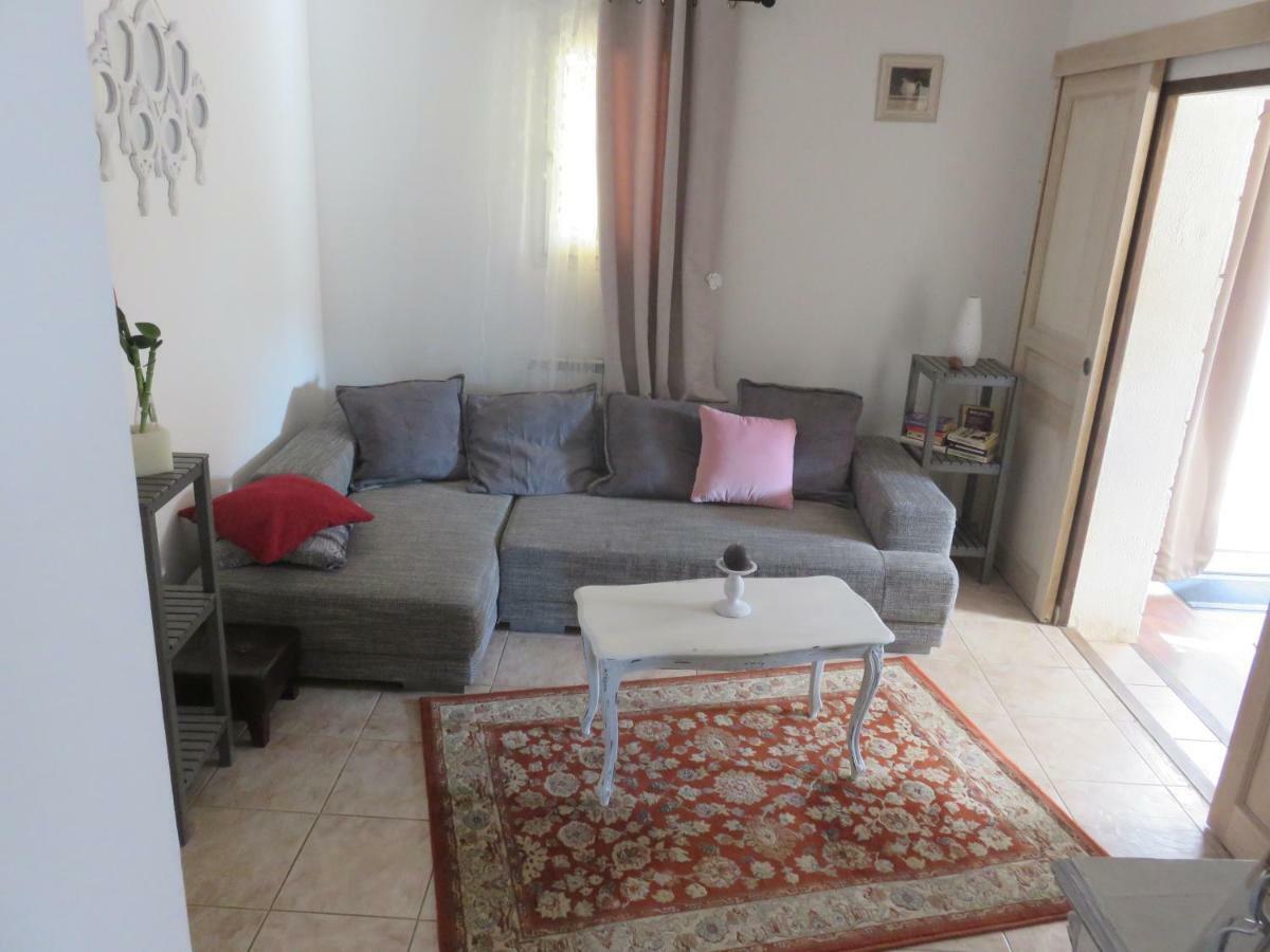 Charmant Appartement Saint Gely Cornillon Exteriör bild