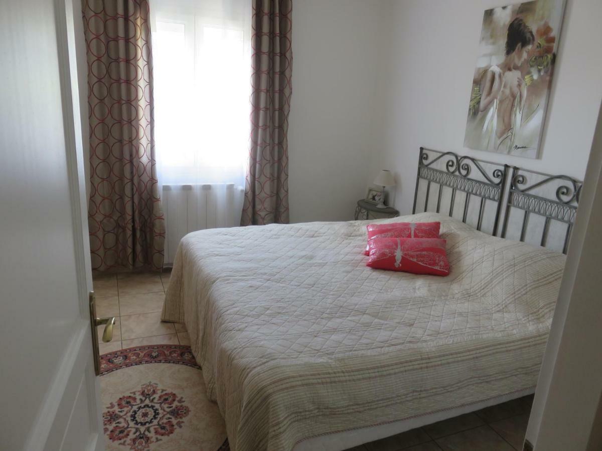Charmant Appartement Saint Gely Cornillon Exteriör bild