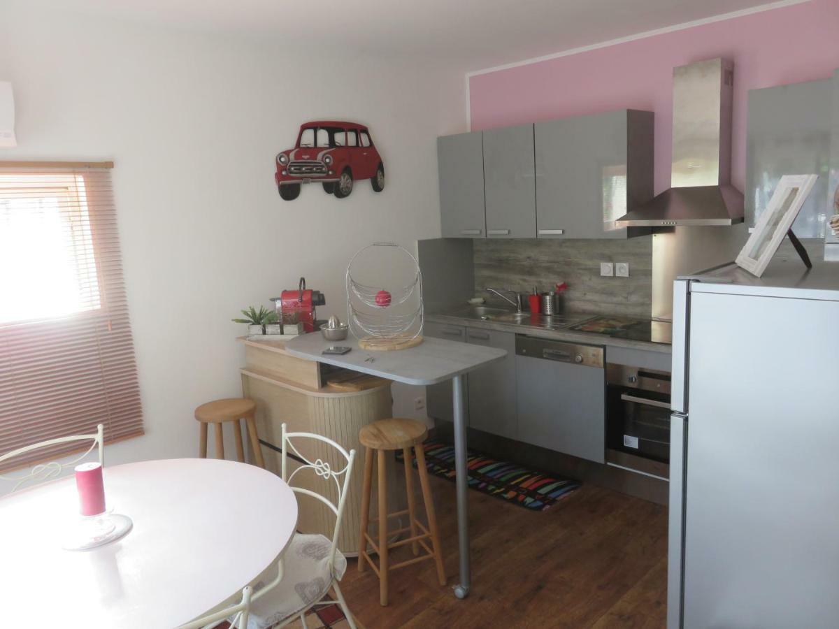 Charmant Appartement Saint Gely Cornillon Exteriör bild