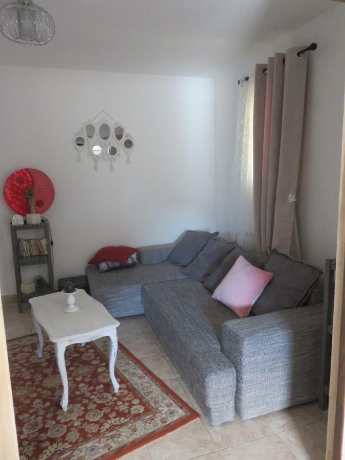 Charmant Appartement Saint Gely Cornillon Exteriör bild
