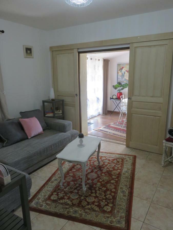 Charmant Appartement Saint Gely Cornillon Exteriör bild