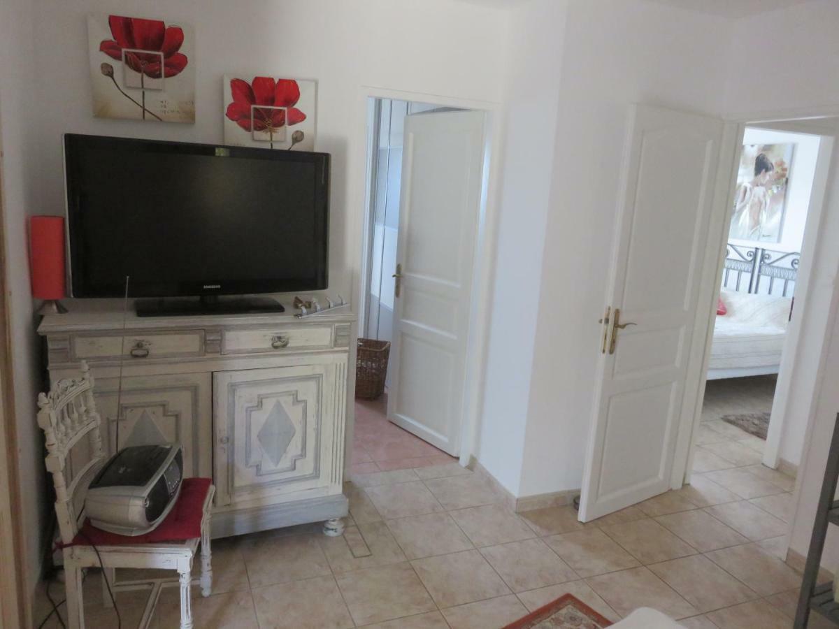 Charmant Appartement Saint Gely Cornillon Exteriör bild