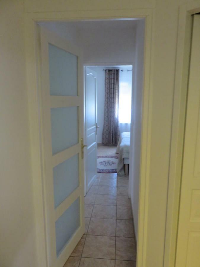 Charmant Appartement Saint Gely Cornillon Exteriör bild